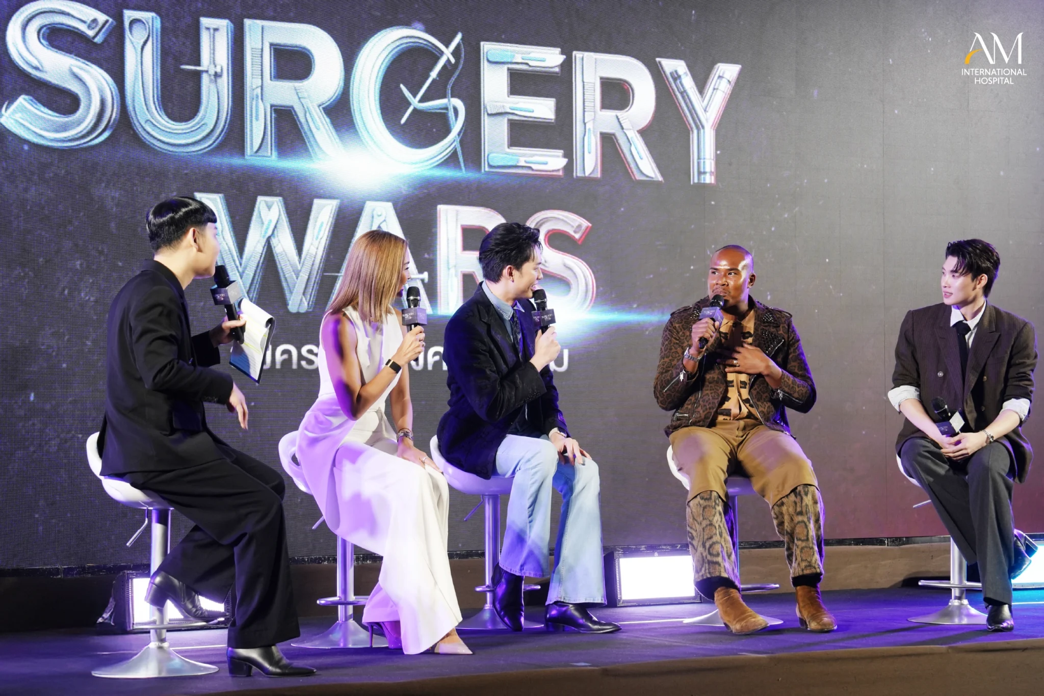 พิธีกรในรายการ Surgery Wars